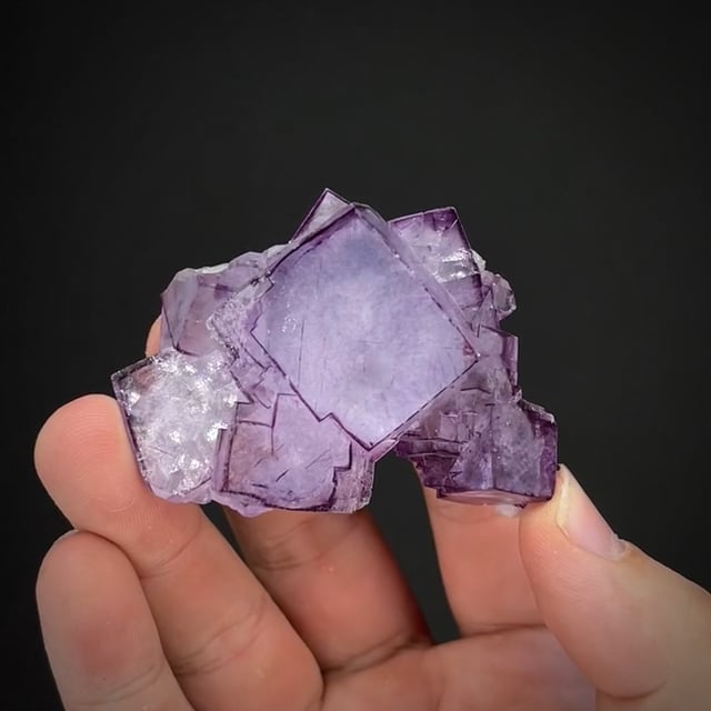 Color-zoned Fluorite