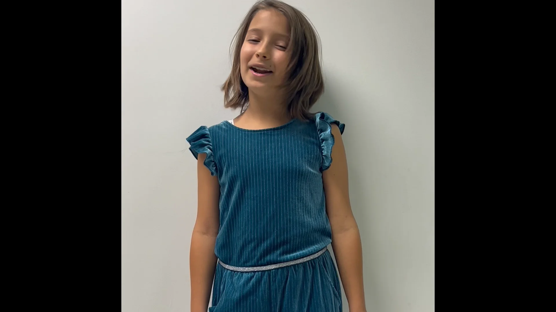 Viviana in blue main image 1
