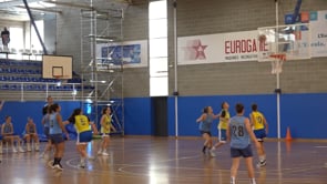 El sènior masculí del CB l'Escala punxa en el primer partit de la temporada i el femení guanya amb diferència