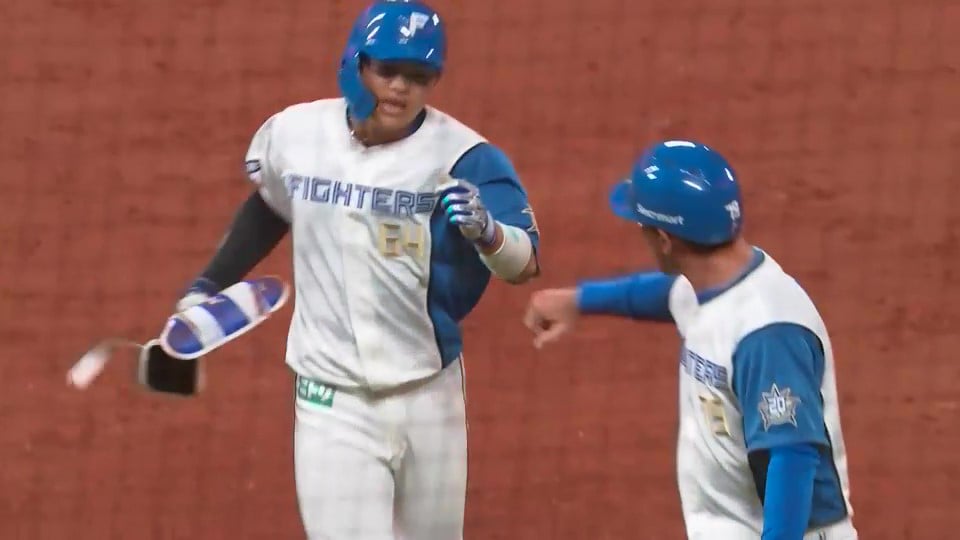 【2回裏】ファイターズ・田宮裕涼 センターへのタイムリーヒットで勝ち越しに成功!!  2023年9月28日 北海道日本ハムファイターズ 対 千葉ロッテマリーンズ