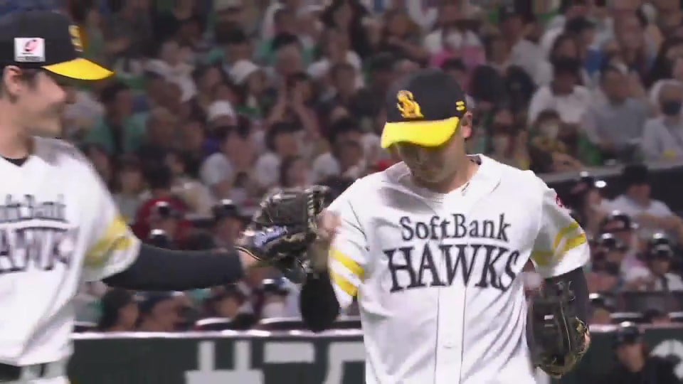 【2回表】華麗な守備!! ホークス・川瀬晃 スライディングで捕球し流れるように送球!!  2023年9月29日 福岡ソフトバンクホークス 対 埼玉西武ライオンズ
