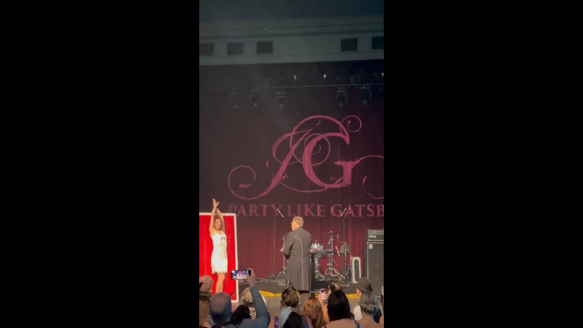 Gatsby Party Knife Act