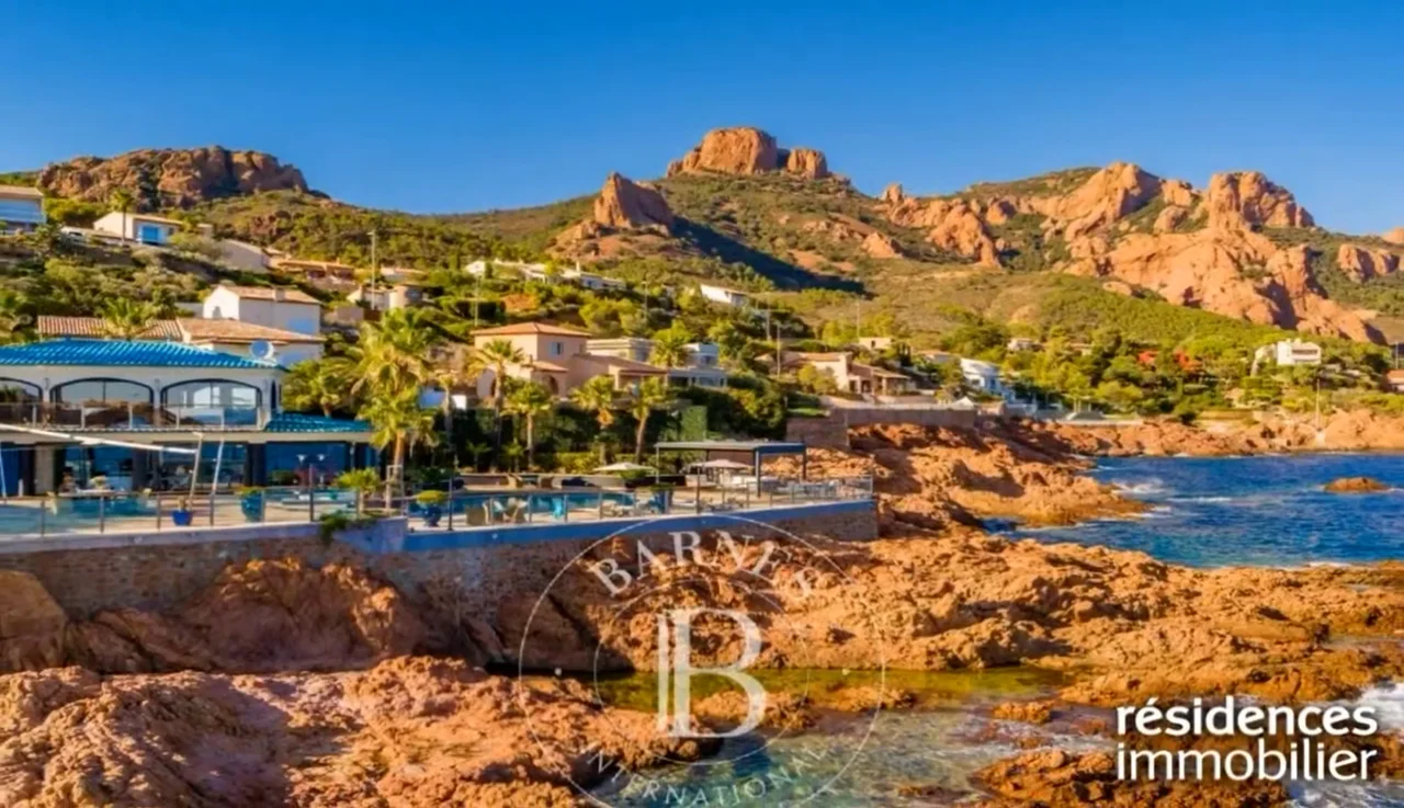 SAINT-RAPHAËL - MAISON À VENDRE - 5 990 000 € - 229 m² - 5 pièces on Vimeo