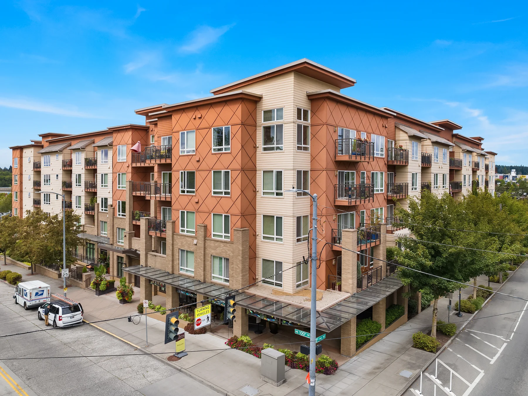 Aljoya Thornton Place (1 Bedroom) - 450 NE 100th Street, Seattle, WA ...