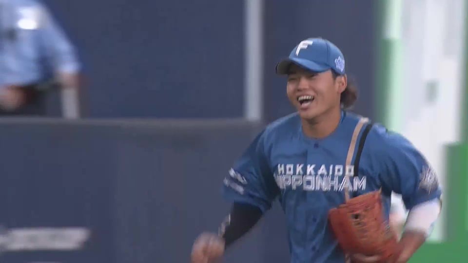 【7回裏】ナイスキャッチ!! ファイターズ・田宮裕涼 レフトの守備でファインプレーを見せる!!  2023年10月2日 オリックス・バファローズ 対 北海道日本ハムファイターズ