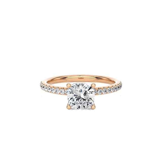 2.00 carats bague solitaire avec un diamant synthétique coussin en or rouge avec diamants synthétiques sur les côtés