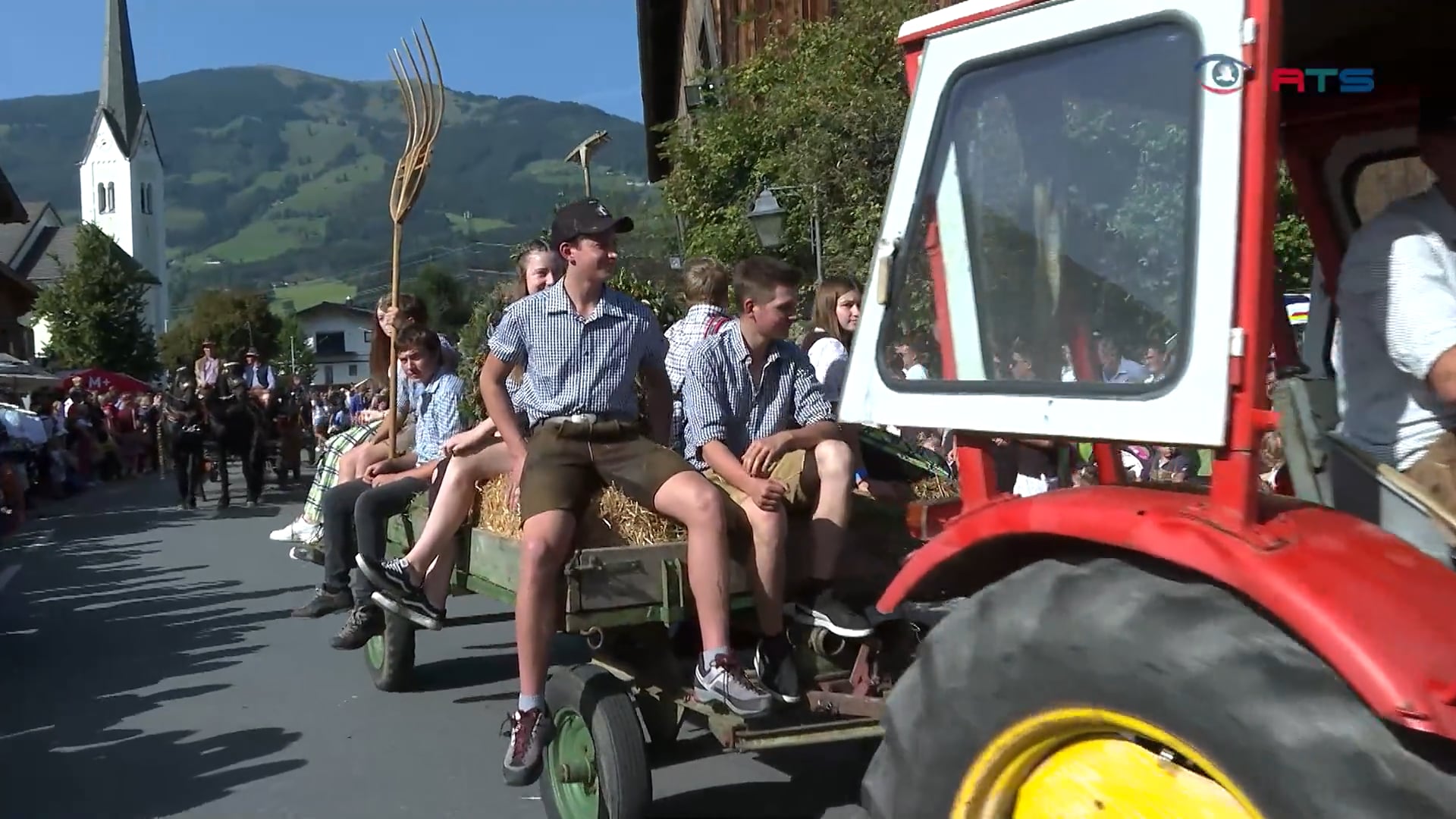 mehr-als-nur-almabtrieb-in-hollersbach-hat-sich-ein-beliebter-bauernmarkt-etabliert