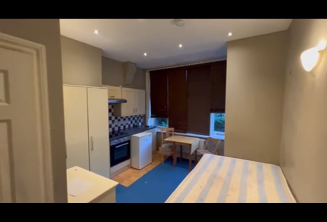 Self-contained single studio in Chiswick Main Photo