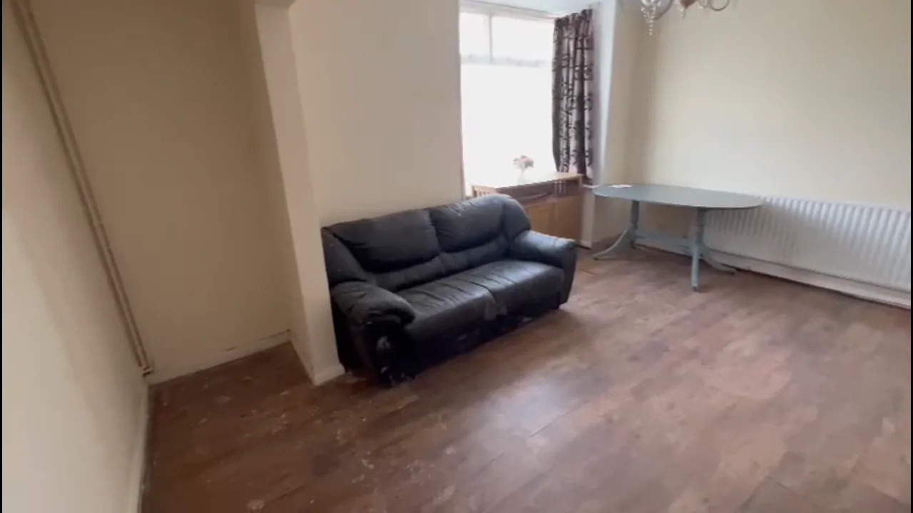 Room 4, Ladysmith Road, Grimsby on Vimeo