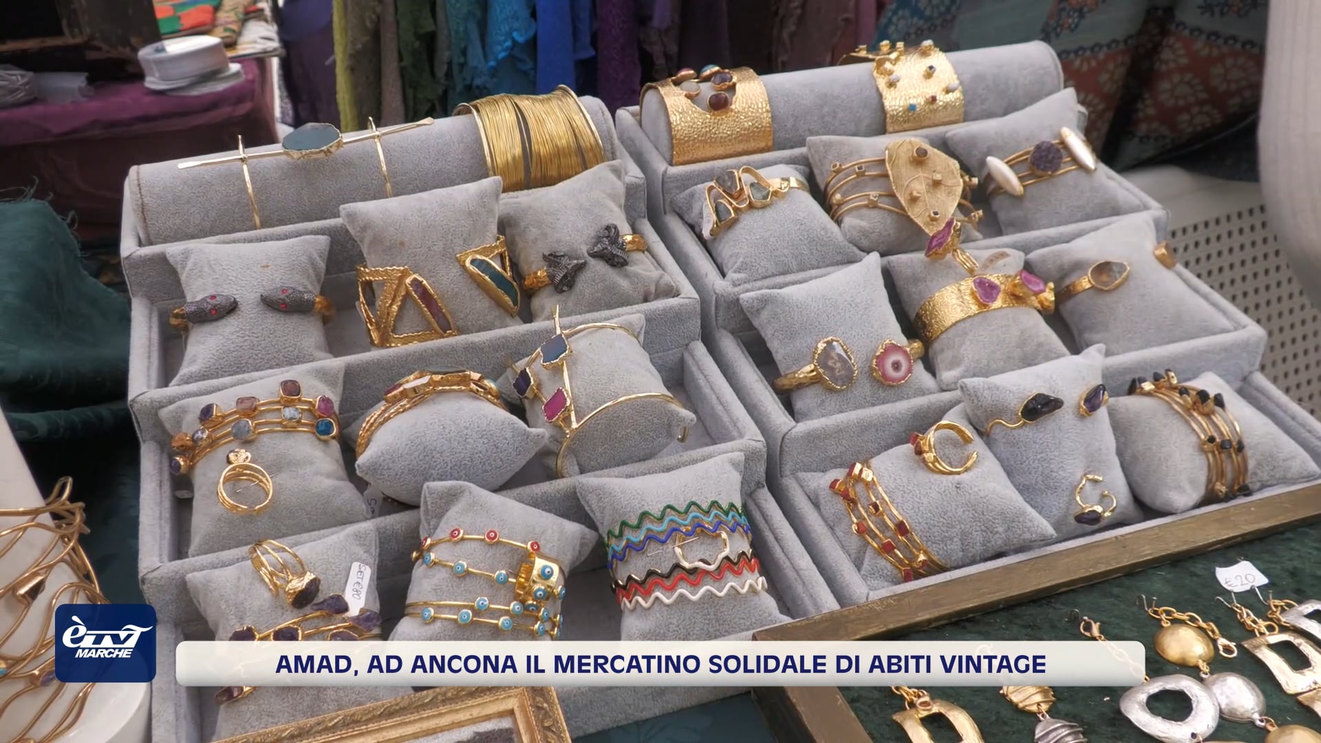 Amad, ad Ancona il mercatino solidale di abiti vintage - VIDEO
