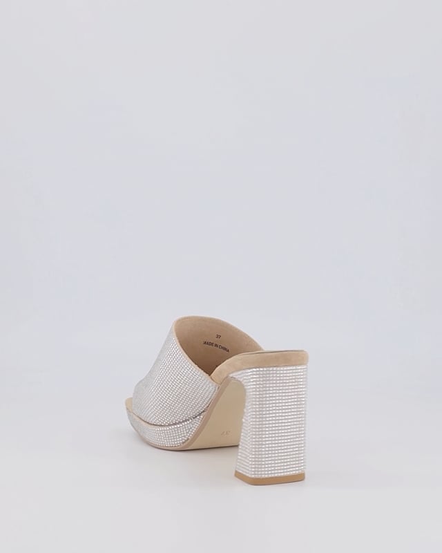 CAVIAR / Nude Silver