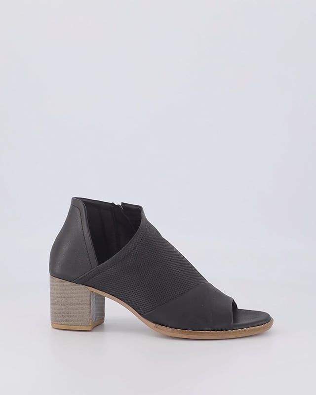CATH / Black