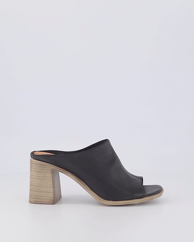 CONNIE / Black