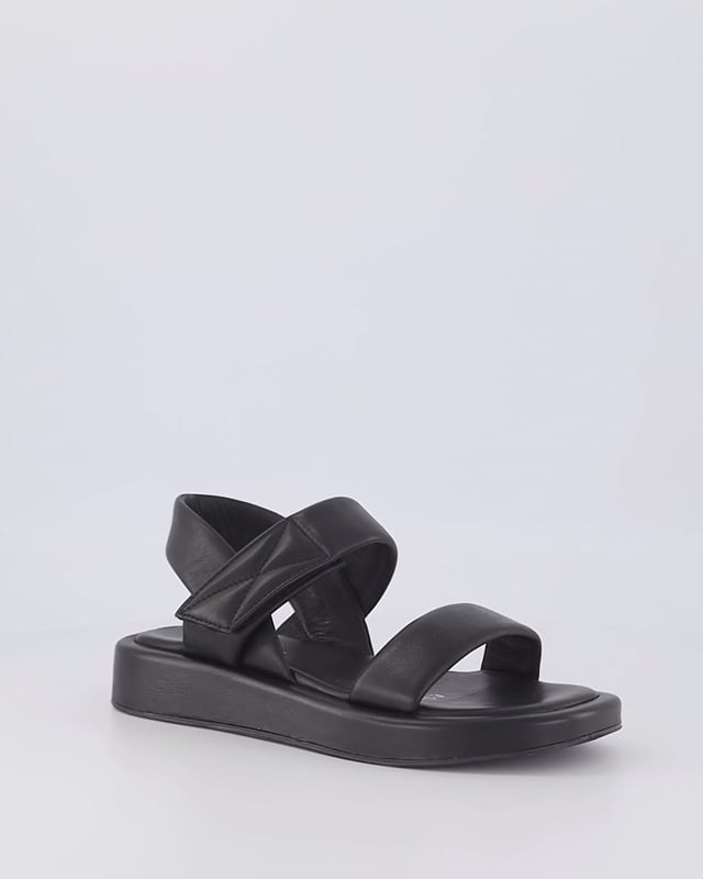 CORA / Black