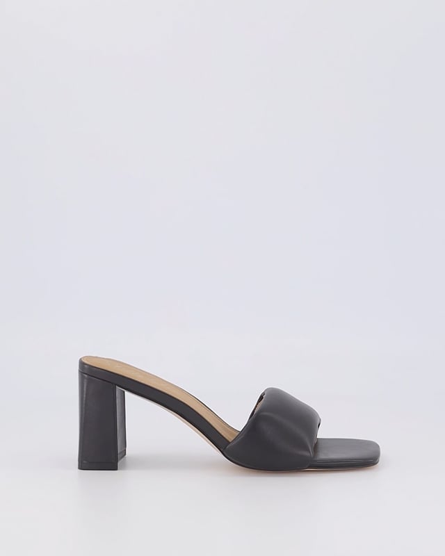 MAI / Black