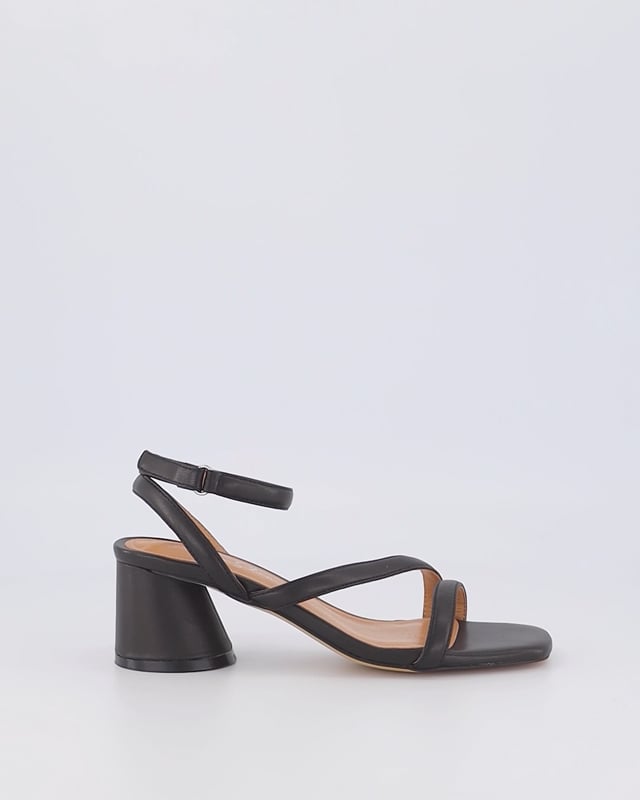 MERIA / Black