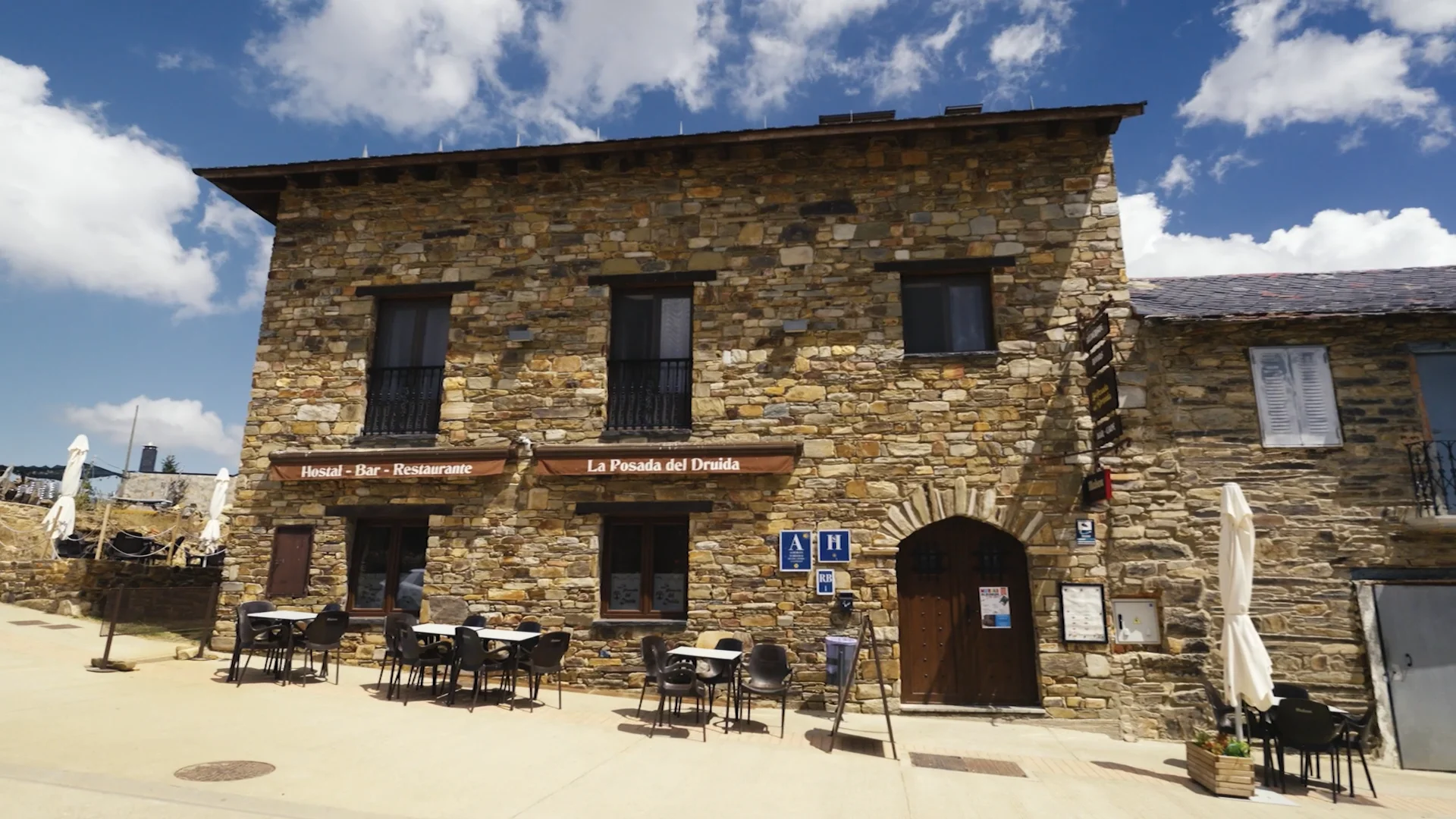 08 Edit 01 - EXT - La Posada del Druida - 111023 on Vimeo