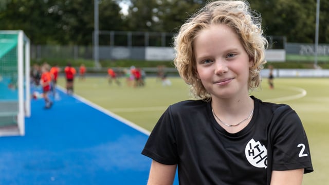 Mit Prothese auf dem Hockeyplatz - Annika kämpft gegen Knochenkrebs