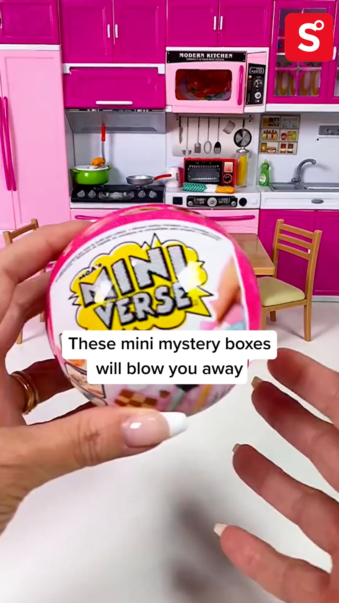MGA's Miniverse Make It Mini Food Christmas Series 1 Gingerbread House