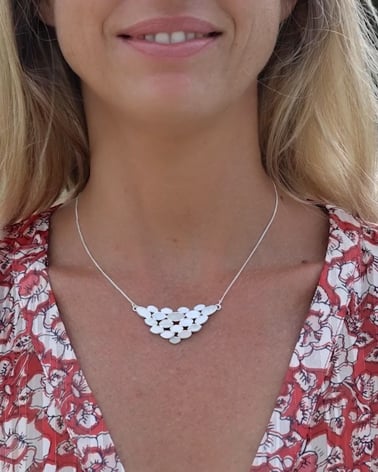 White mother-of-pearl petals necklace on 925 silver chain