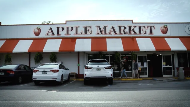 Red Apple Market