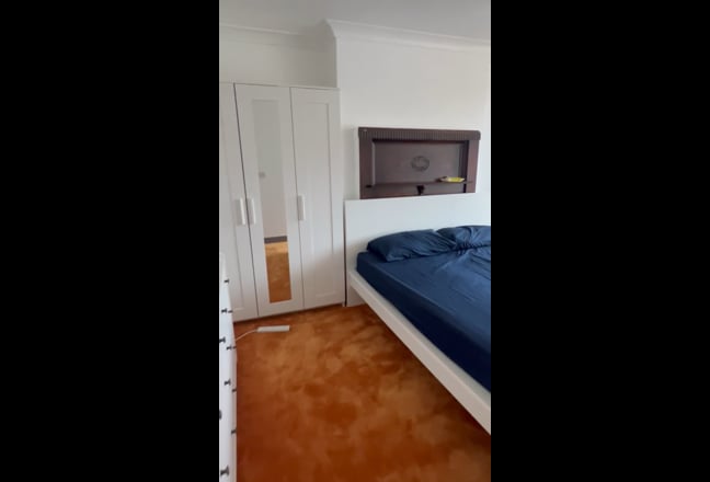 Large double room East Acton Main Photo