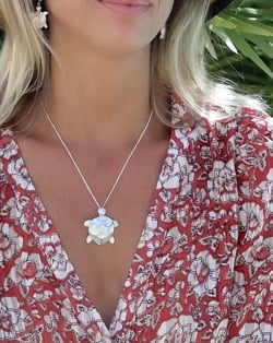 Ciondolo a forma di tartaruga in madreperla bianca, argento 925