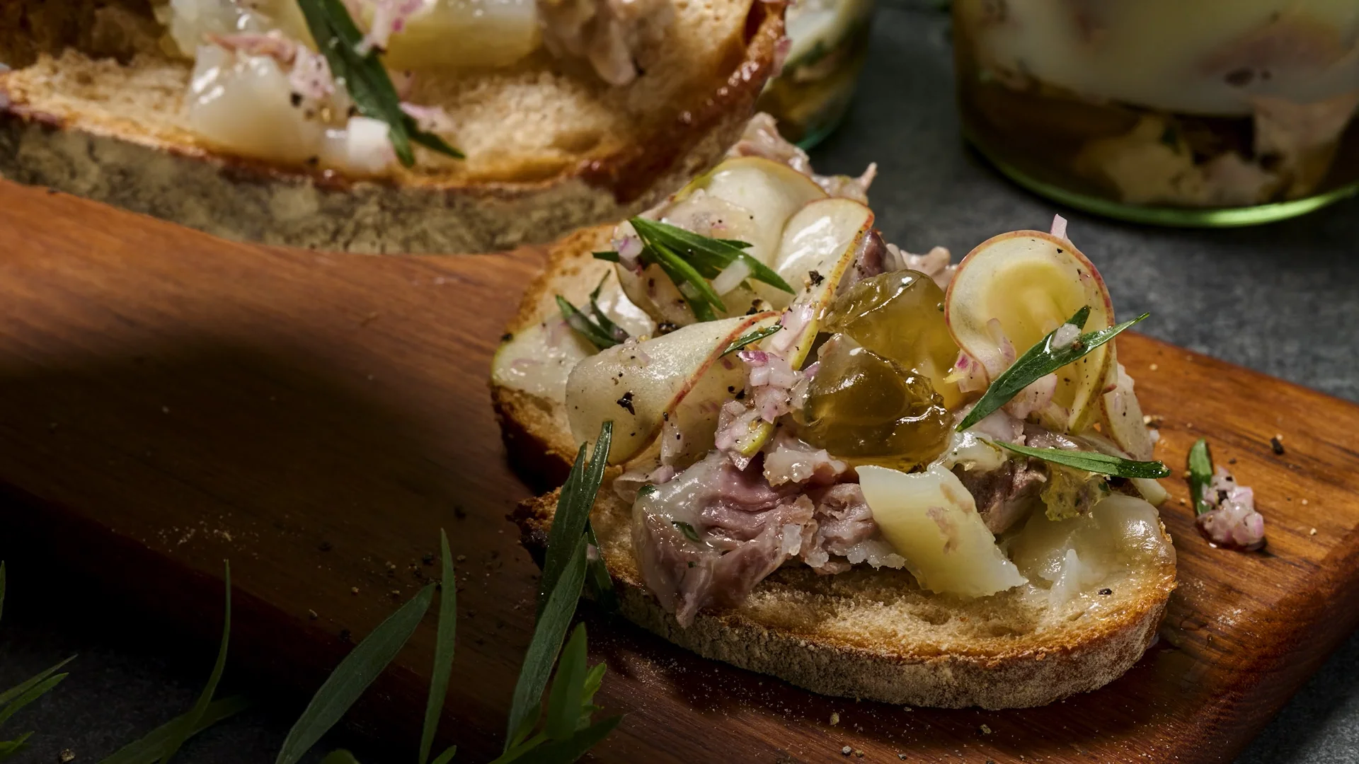 Entenconfit mit Apfelsalat on Vimeo