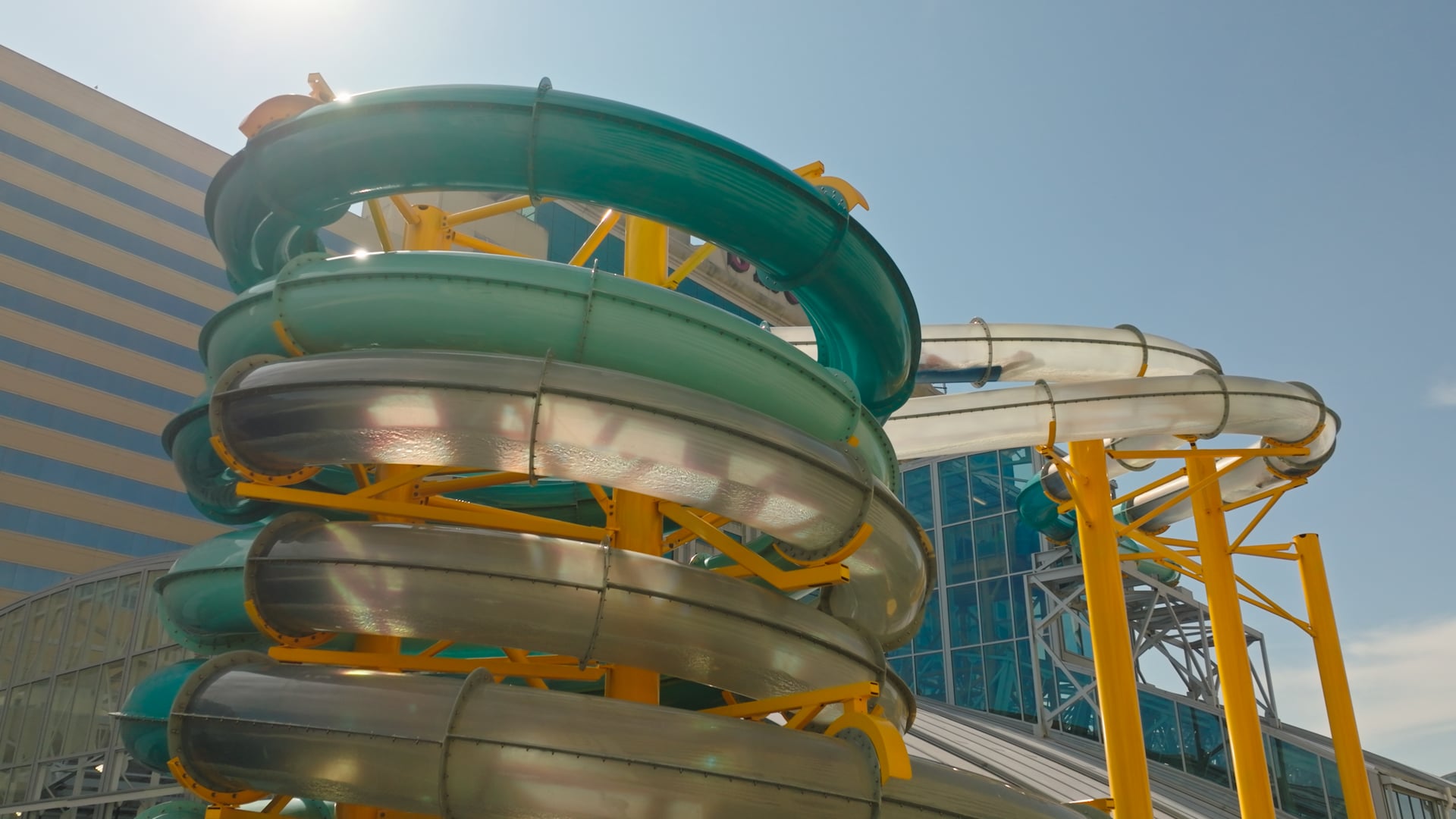 TIDAL_RACER_ISLAND_WATERPARK_SHOWBOAT_AC