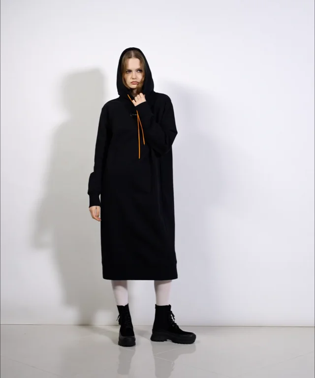 ESSENTIAL / オリジナルプリントフード付ワンピース ESSENTIAL Night  