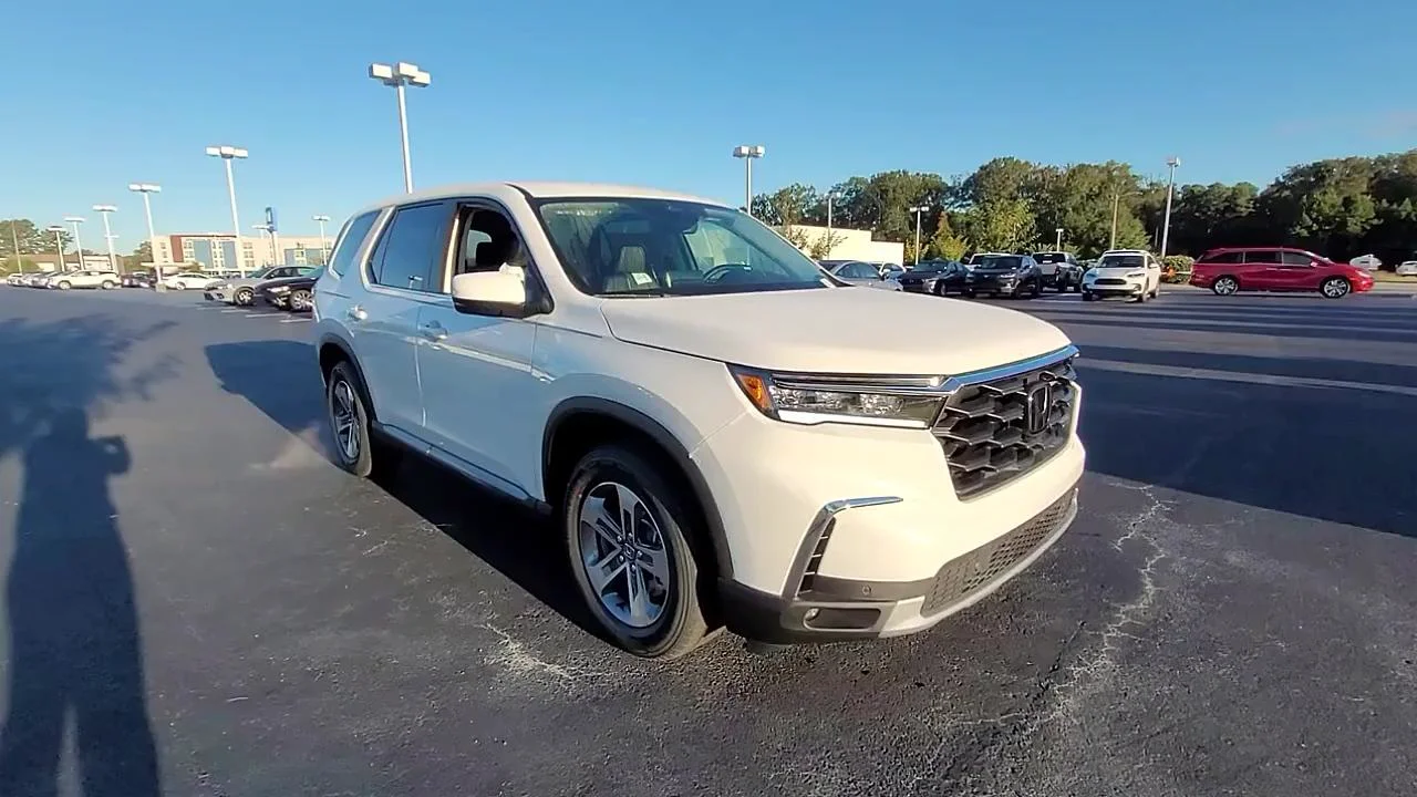 NEW 2024 Honda Pilot EXL 7 Passenger 2WD at Lumberton Honda (NEW) RB004251 on Vimeo