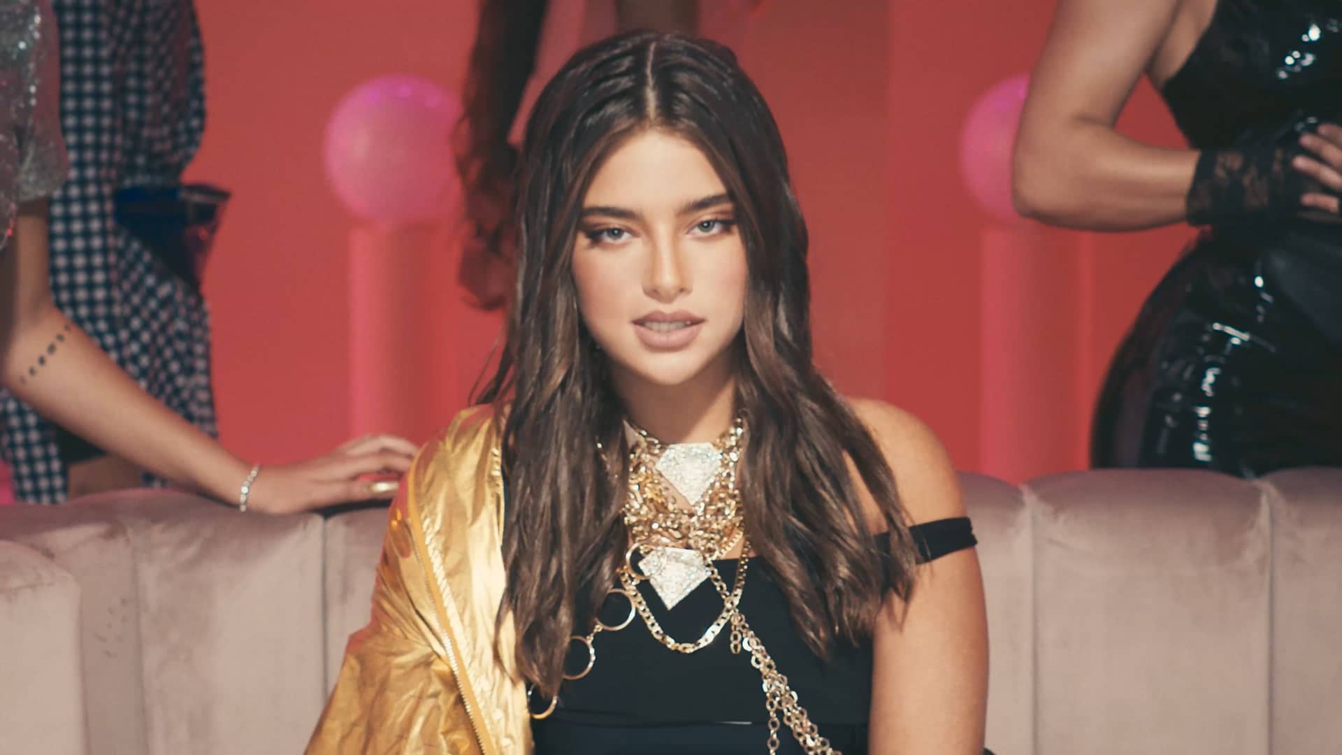 Noa Kirel Pouch on Vimeo