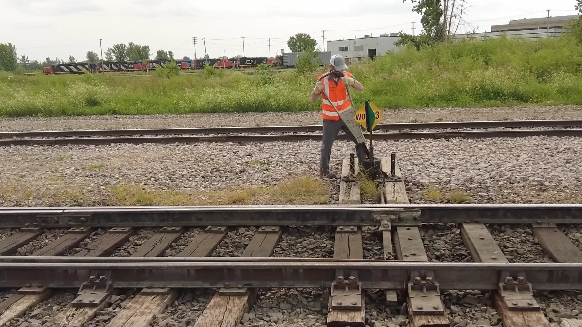 CN Rail Customer Safety Handbook Working around equipment
