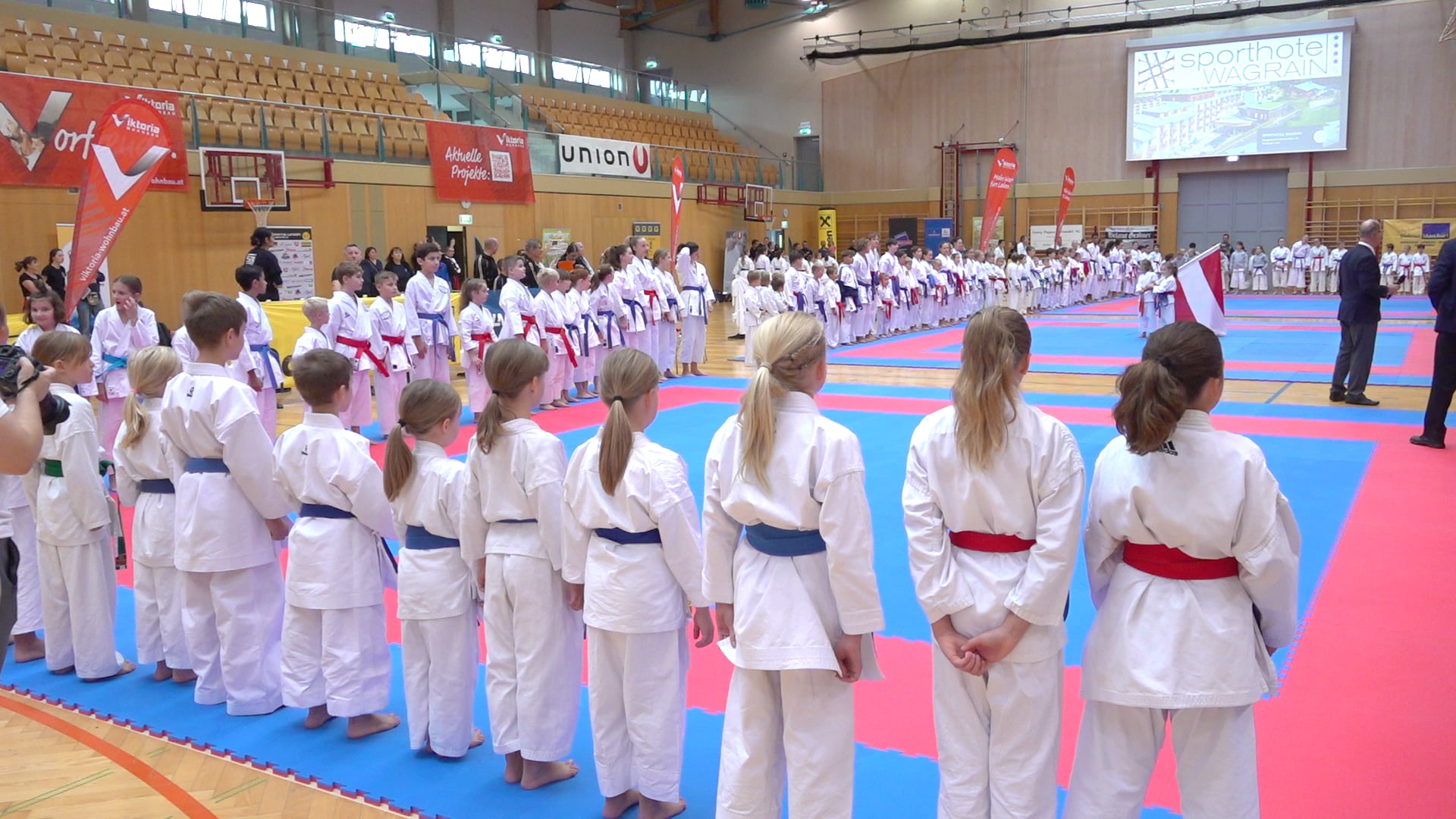 260-karateka-machten-beim-8-internationalen-para-karate-cup-in-der-walserfeldhalle-mit