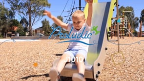 Glijbaan groen J1010 speeltoestellen klassieke spelen glijbanen filmpje