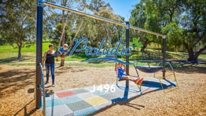 J496 Áreas de juegos juegos clásicos columpios vídeo
