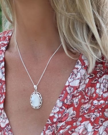 White mother-of-pearl in sterling silver nest pendant