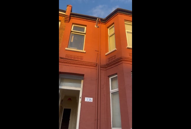 Large room perfect location  Main Photo