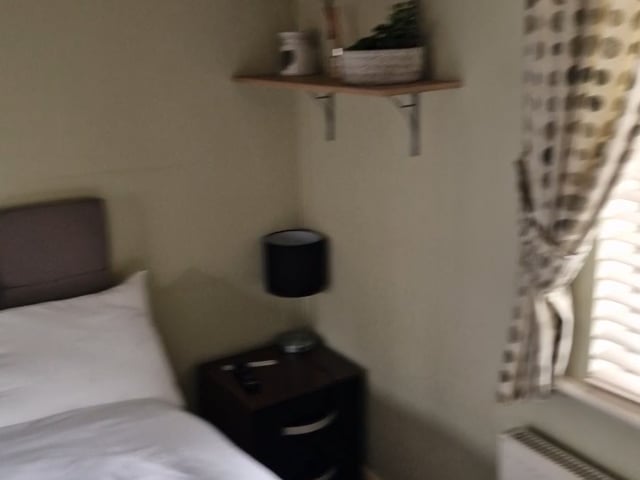 Well furnished room Main Photo