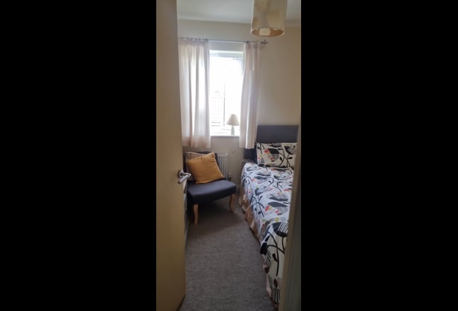 Single unfurnished  bedroom in 3 bed house Main Photo