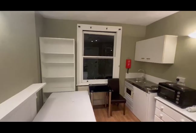 Single bedsit available in Kensington Olympia Main Photo
