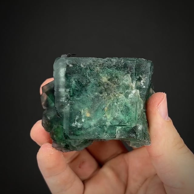 Color-zoned Fluorite