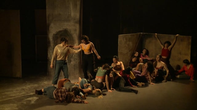 La peau chargée d’étreintes