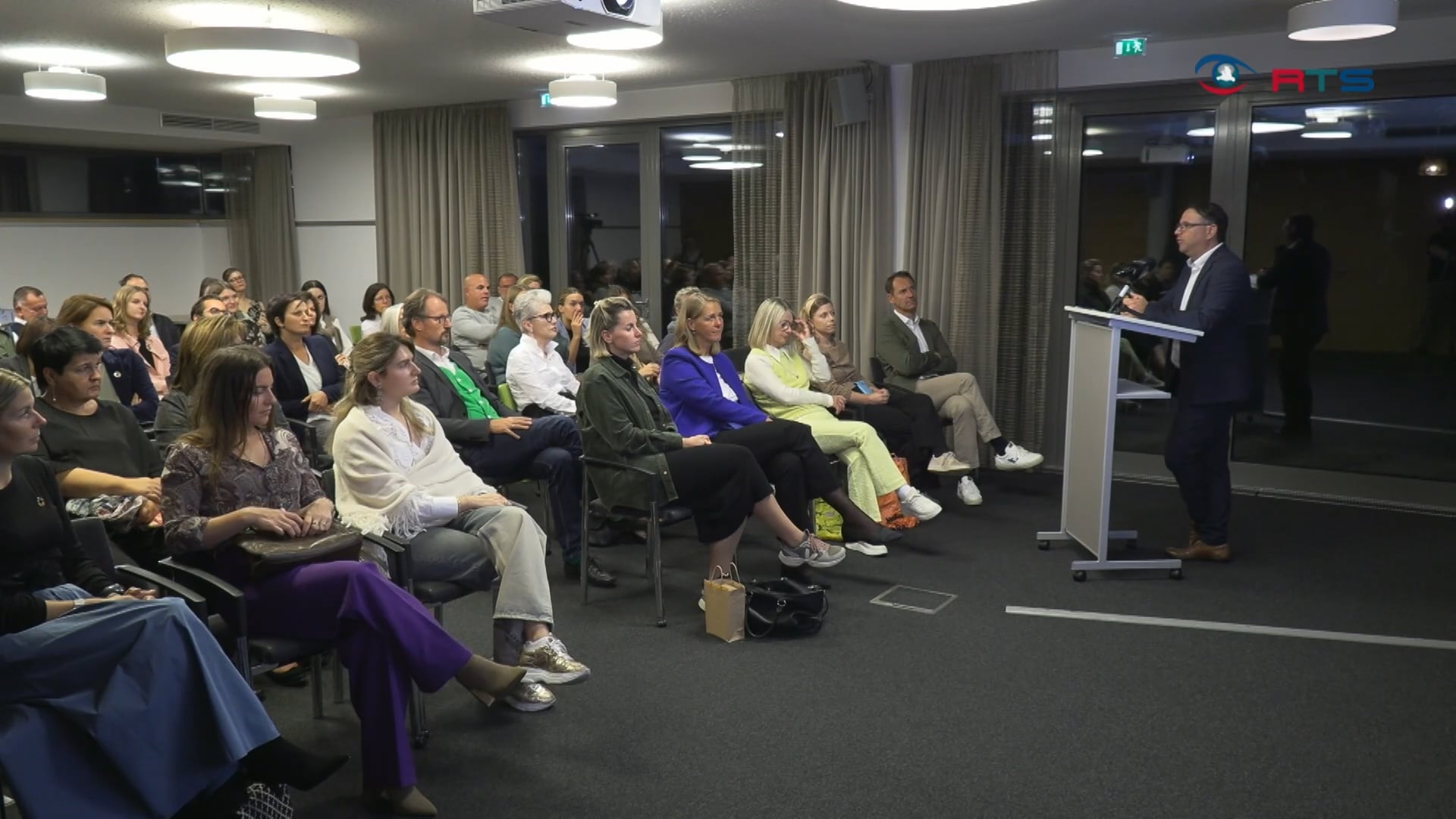 wirtschaftsvertreter-treffen-sich-zum-nachhaltigkeits-talk-im-hotel-ammerhauser