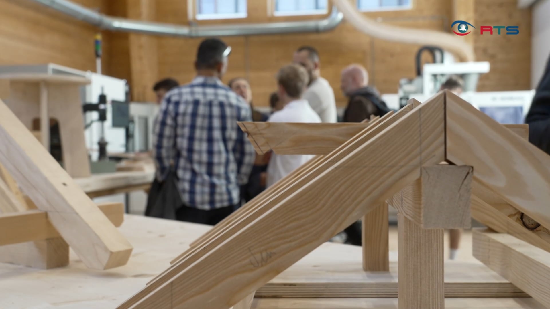 600-besucher-schnuppern-beim-tag-der-offenen-tuer-in-den-schulalltag-des-holztechnikum-kuchl