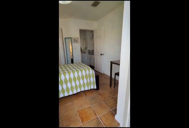 Efficiency/Apartment for Rent W/Parking & Laundry Main Photo
