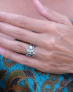 Anello con motivo floreale in madreperla abalone Argento 925