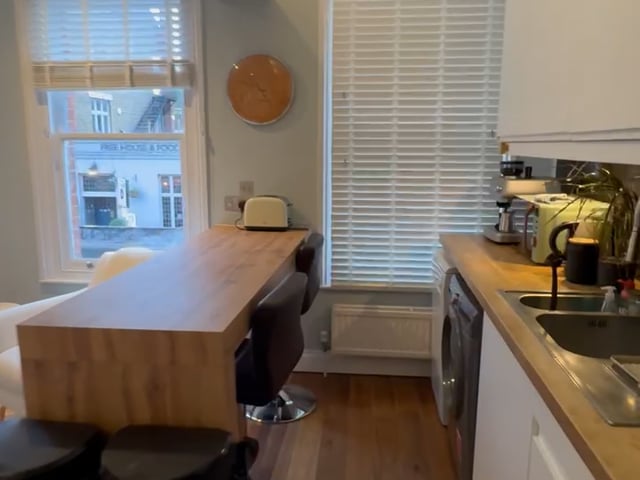 Video 1: Open plan living room / kitchen