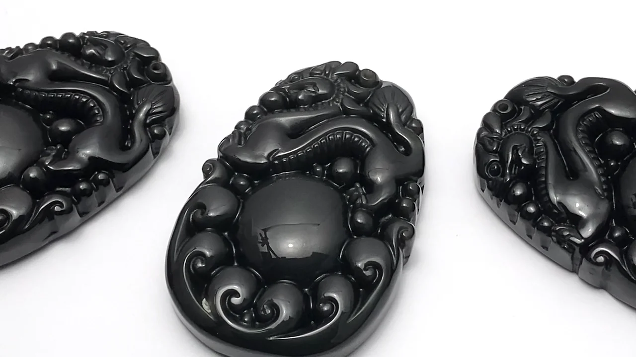 麒麟の彫刻入り!オブシディアン(産地・メキシコ) 穴あき 麒麟の彫刻入り!オブシディアン(産地・メキシコ) 穴あき