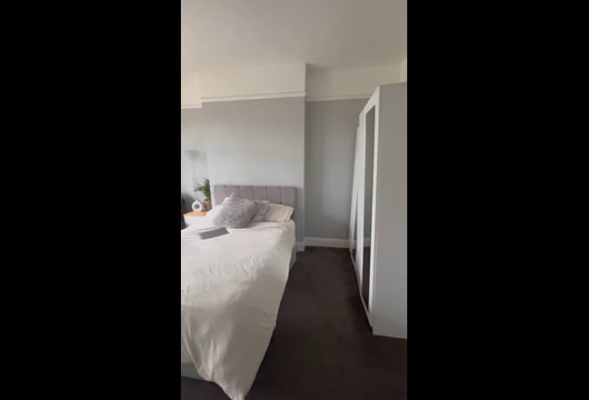 1X Large Double Room Available Now!  Main Photo